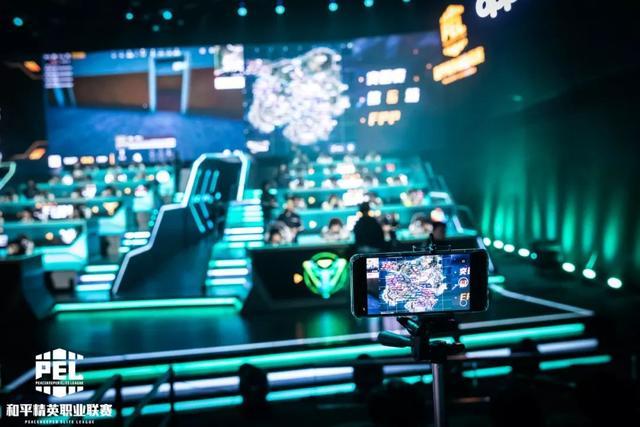 边为他创造 边为他创造