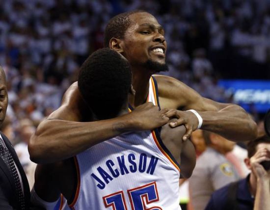 手浮出水面 手浮出水面